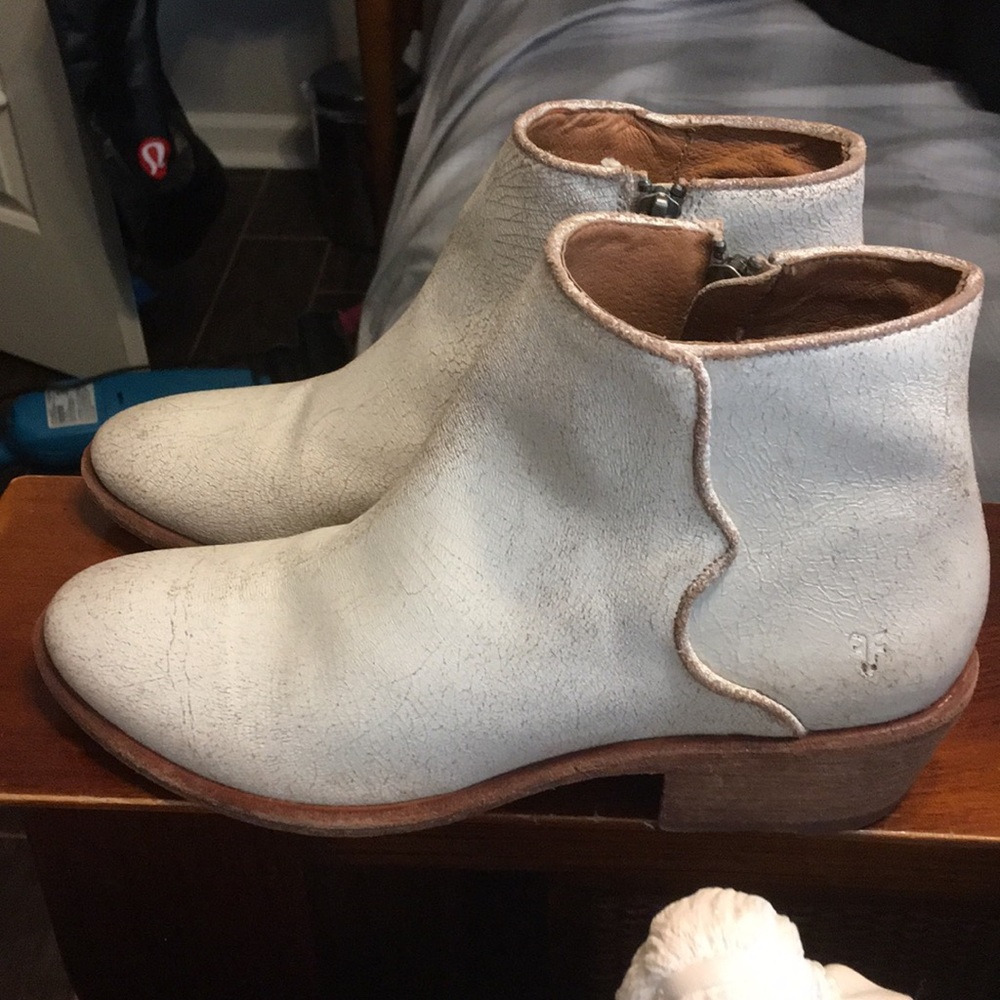 Frye boots size 8 (Carson)
